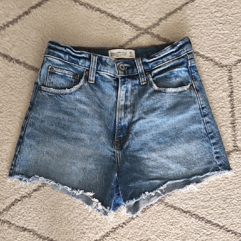 Abercrombie & Fitch Women's High Rise 90s Cutoff Jean Short, Size 26 / Size 2